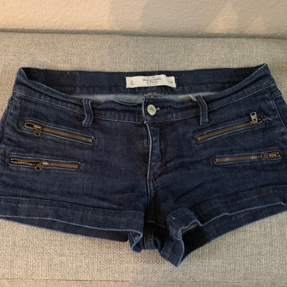 4 PAIRS OF ABERCROMBIE & FITCH WOMEN SHORTS SIZE 6